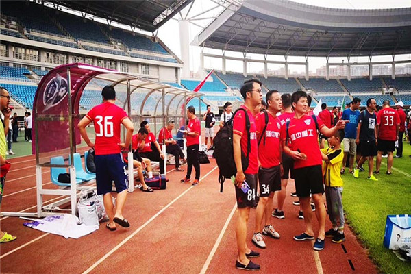 “市長杯”足球聯(lián)賽開幕，隆中健兒們加油！