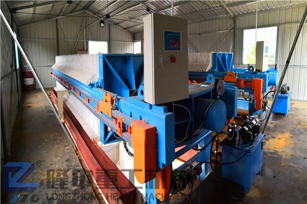 有時產(chǎn)量百噸環(huán)保g效污泥廂式壓濾機設(shè)備嗎，價格是多少？