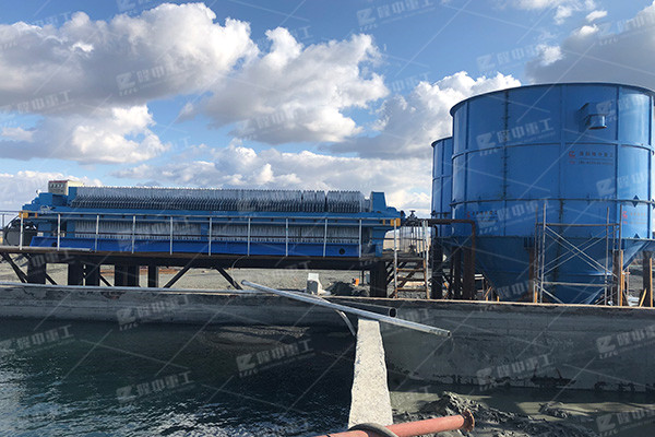 污泥脫水處理選廂式壓濾機(jī)還是帶式壓濾機(jī)好？