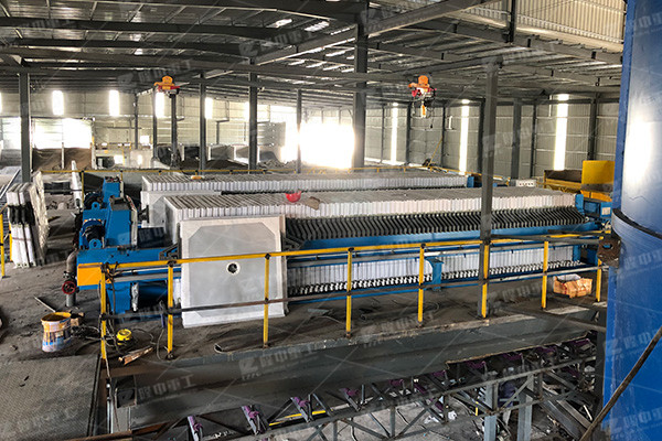 帶式壓濾機(jī)污泥脫水濾布粘泥了，怎么辦？