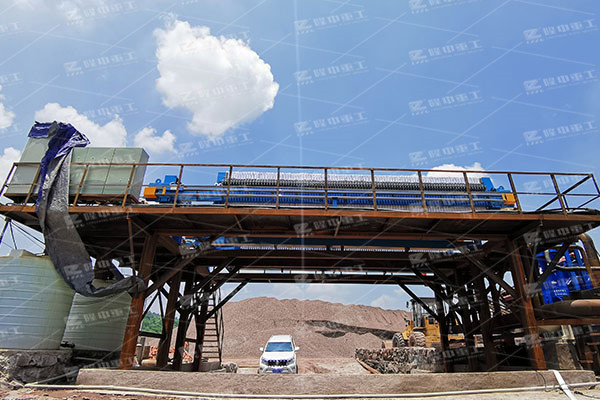 洗砂生產(chǎn)線帶式壓濾機(jī)有什么用？多少錢一臺(tái)不算貴？